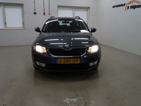 Skoda Octavia Combi - 1.6 TDI Ambition Businessline AUTOMAAT-NAVI-CRUISE-PDC - 1