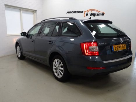 Skoda Octavia Combi - 1.6 TDI Ambition Businessline AUTOMAAT-NAVI-CRUISE-PDC - 1