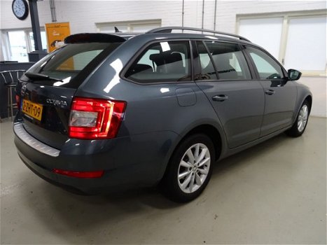 Skoda Octavia Combi - 1.6 TDI Ambition Businessline AUTOMAAT-NAVI-CRUISE-PDC - 1