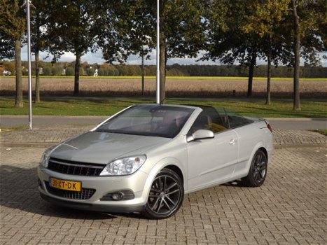 Opel Astra TwinTop - 1.8 Temptation Volledig dealer onderhouden / Clima control / Leder / Windschot - 1