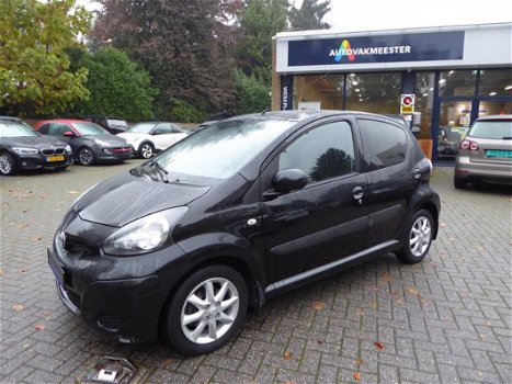 Toyota Aygo - 1.0 12V 5drs Dynamic Navigator 44dKM/Navi/Bluetooth/Airco - 1