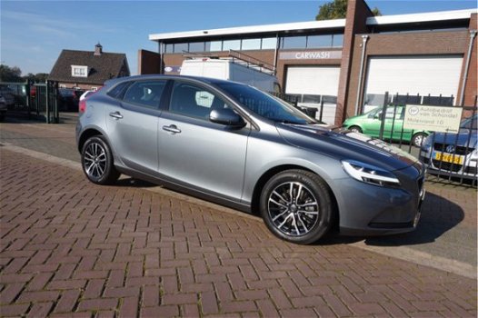 Volvo V40 - 2.0 D2 AUTOMAAT MOMENTUM XENON/LED NAVI 1/2 LEDER AUT.AIRCO CAMERA PARKEERSENSOREN LMV B - 1