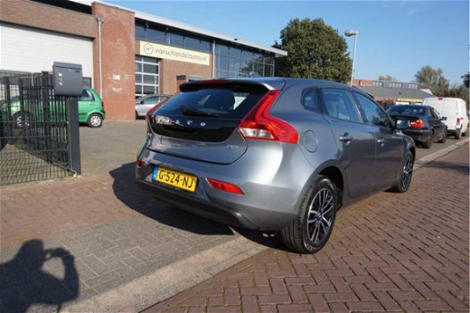 Volvo V40 - 2.0 D2 AUTOMAAT MOMENTUM XENON/LED NAVI 1/2 LEDER AUT.AIRCO CAMERA PARKEERSENSOREN LMV B - 1