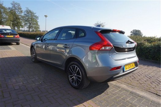 Volvo V40 - 2.0 D2 AUTOMAAT MOMENTUM XENON/LED NAVI 1/2 LEDER AUT.AIRCO CAMERA PARKEERSENSOREN LMV B - 1