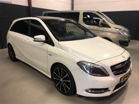 Mercedes-Benz B-klasse - 200 Ambition Full Option Leder Navi Panoramadak Xenon - 1