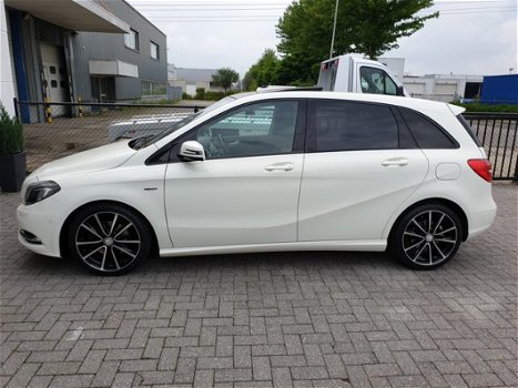 Mercedes-Benz B-klasse - 200 Ambition Full Option Leder Navi Panoramadak Xenon - 1