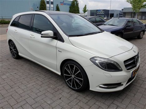 Mercedes-Benz B-klasse - 200 Ambition Full Option Leder Navi Panoramadak Xenon - 1