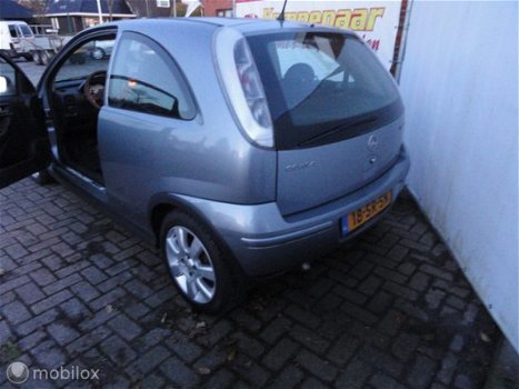 Opel Corsa - 1.4-16V Silverline - 1