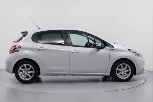 Peugeot 208 - 1.2 PureTech Style Pack Automaat Climate Control Navigatie Dealer Onderhouden - 1