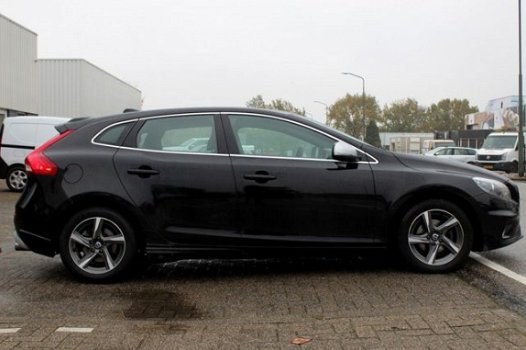 Volvo V40 - 2.0 D2 R-Design + Skirts+ Xenon + Leder + Navi + Ecc + Pdc - 1