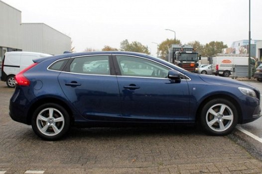 Volvo V40 - 2.0 D2 Ocean Race + Pano + Xenon + Leder + Navi - 1