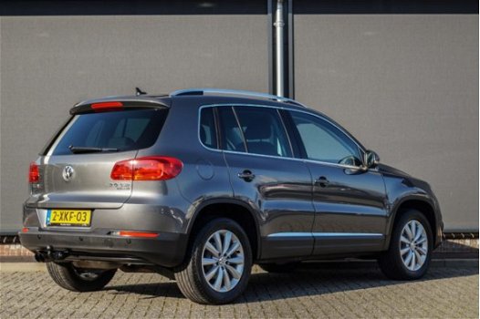 Volkswagen Tiguan - SportenStyle 180Pk DSG7 4Motion 2.0Tsi - Xenon/Navi/Trekh/PDC - 1