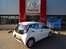 Toyota Aygo - 1.0 VVT-i x-now / Airconditioning / Led Dagrijverlichting / Radio met USB / Electrisch