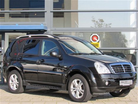 SsangYong Rexton - RX 270 XVT High Roof Automaat / Airco / Leder Int / Grijs Kent / 18