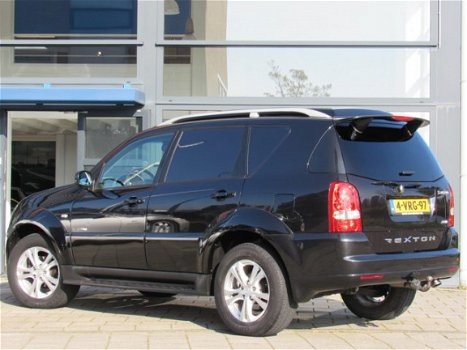 SsangYong Rexton - RX 270 XVT High Roof Automaat / Airco / Leder Int / Grijs Kent / 18