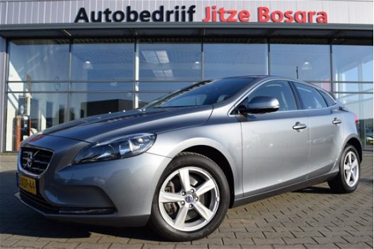 Volvo V40 - 2.0 D4 190pk Momentum Business Half Leder, Full Map Navi, LED, PDC, Dealer Onderhouden - 1