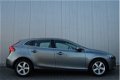 Volvo V40 - 2.0 D4 190pk Momentum Business Half Leder, Full Map Navi, LED, PDC, Dealer Onderhouden - 1 - Thumbnail