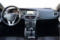 Volvo V40 - 2.0 D4 190pk Momentum Business Half Leder, Full Map Navi, LED, PDC, Dealer Onderhouden - 1 - Thumbnail