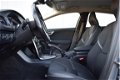 Volvo V40 - 2.0 D4 190pk Momentum Business Half Leder, Full Map Navi, LED, PDC, Dealer Onderhouden - 1 - Thumbnail