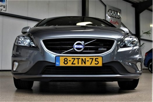 Volvo V40 - 1.6 T2 R-Design Nieuw Binnen Door ons nieuw geleverd en volledig onderhouden. 100% (Deal - 1