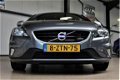 Volvo V40 - 1.6 T2 R-Design Nieuw Binnen Door ons nieuw geleverd en volledig onderhouden. 100% (Deal - 1 - Thumbnail