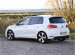Volkswagen Golf - 2.0 GTI / parkeerassistent / glazen schuifdak / stoelverwarming / F1-schakeling op - 1 - Thumbnail