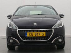 Peugeot 208 - 1.2 82pk Signature | Navigatie | 16" Lm velgen | Parkeersensoren | Airco |