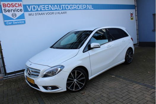 Mercedes-Benz B-klasse - 200 Ambition NAVIGATIE, CRUISE, TREKHAAK, HALF LEDER, PDC V/A - 1