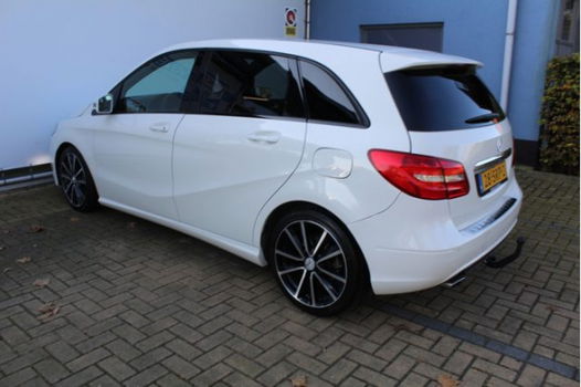 Mercedes-Benz B-klasse - 200 Ambition NAVIGATIE, CRUISE, TREKHAAK, HALF LEDER, PDC V/A - 1