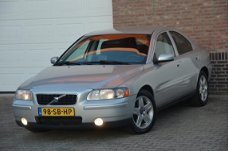 Volvo S60 - 2.4 D5 Kinetic Aut. Navi Clima Trekhaak NAP APK