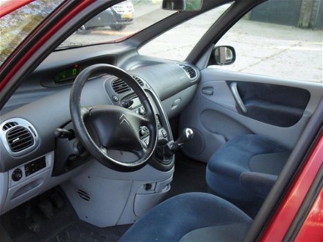 Citroën Xsara Picasso - 1.8i-16V Différence 2 - 1