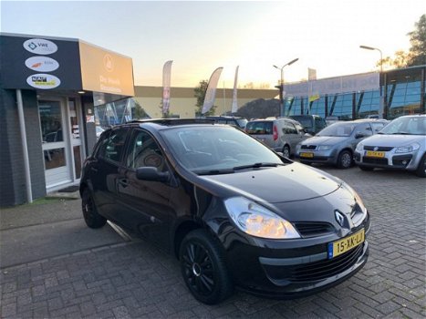 Renault Clio - 1.4-16V Sport Airco Panodak 5 Drs - 1