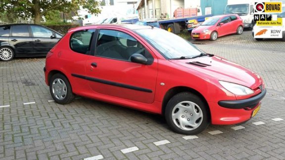 Peugeot 206 - 1.4 HDi XR KOOPJE nette 206 diesel met nieuwe apk. 65 euro wegenbelasting - 1