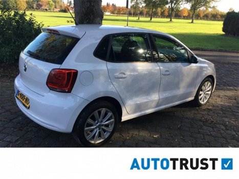 Volkswagen Polo - 1.4-16V Comfortline incl. Navigatie, bluetooth en dealer onderhouden - 1