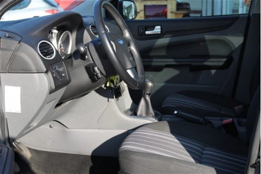 Ford Focus Wagon - 1.6 Ghia| Airco| Elek pakket| Ruime Station - 1