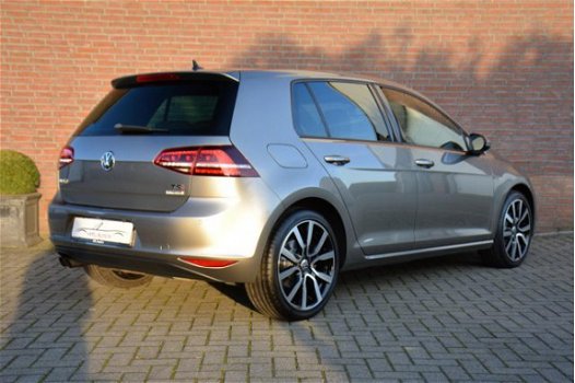 Volkswagen Golf - 1.4 TSI 125pk Edition 40 Highline * Bi Xenon * LED * Half leer * Navi * Camera * A - 1