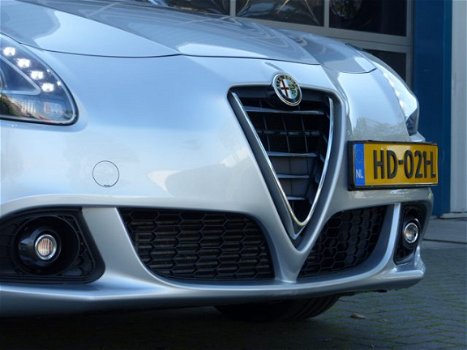 Alfa Romeo Giulietta - 1.6 JTDm Sprint/Alcantara/Navi/Ecc/LED/ NL Auto/ 100% onderhouden - 1