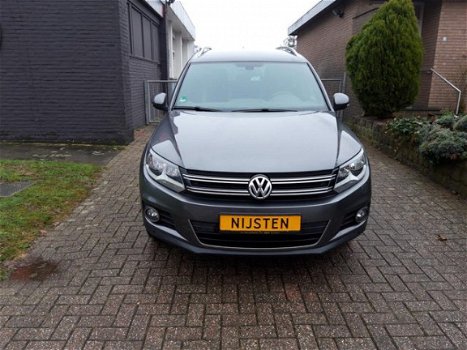 Volkswagen Tiguan - 1.4 TSI LIFE, NAVI, STOELVERWARMING, TREKHAAK - 1