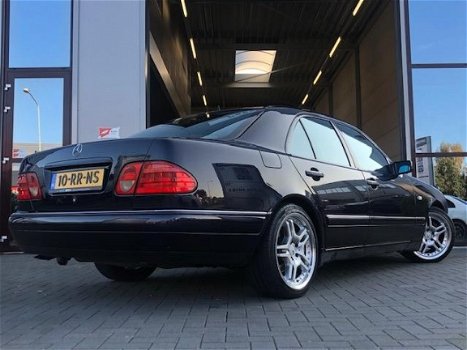 Mercedes-Benz E-klasse - 320 Avantgarde /BOSE/CRUISE/XENON// - 1