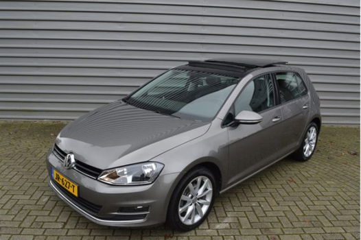 Volkswagen Golf - 1.2 TSI 110PK CONNECTED SERIES/NAVI/CLIMA/PANO-DAK/CAMERA - 1