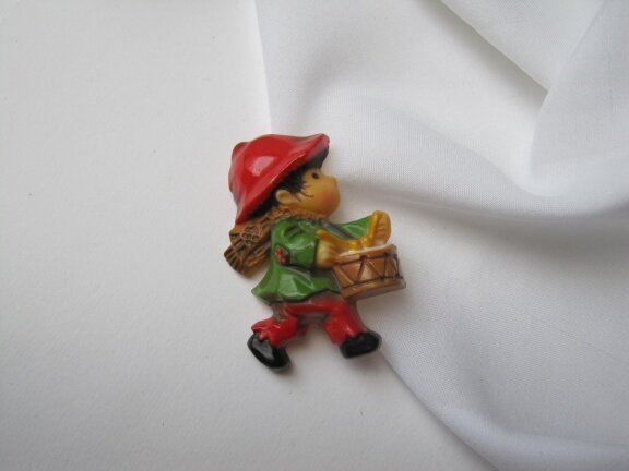 Broche Hallmark jongen met trommel 5.0x3.7 cm - Afbeelding 2