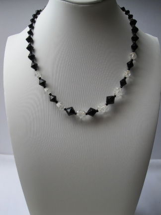 Ketting zwart en transparante glaskralen 35.5-42 cm - nr. 1