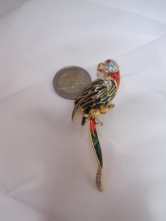 Broche Park Lane goudkleurige papegaai met rood groen blauw emaille en lange staart 8.7x2.6 cm. - Afbeelding 3