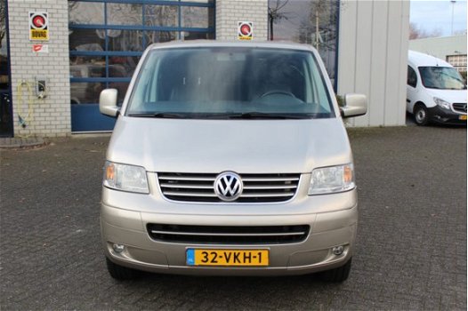 Volkswagen Transporter - T5 2.5 TDI 130 PK L2 DC Airco, Leder, Trekhaak 2500 kg - 1