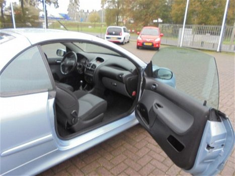 Peugeot 206 - CC 1.6-16V Bwj 2003 Km stand 140000 met NAP Mooi en Goed - 1