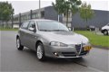 Alfa Romeo 147 - 1.6 T. Spark 5-DEURS/LEDER/NAVIGATIE - 1 - Thumbnail