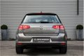 Volkswagen Golf - Comfortline 1.6 TDI 110pk Navigatie Parkeersensoren DAB Cruise control Climatronic - 1 - Thumbnail