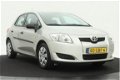 Toyota Auris - 1.6-16V Terra Airconditioning, Parkeersensoren, Rijklaarprijs - 1 - Thumbnail