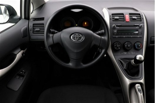 Toyota Auris - 1.6-16V Terra Airconditioning, Parkeersensoren, Rijklaarprijs - 1