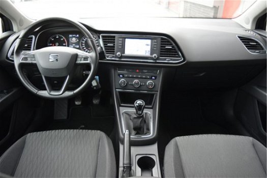 Seat Leon ST - 2.0 TDI Style PDC v+a, navi, cruise control, stoelverwarming, bluetooth - 1